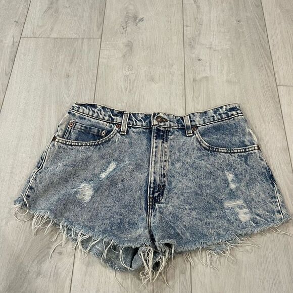 Vintage Levi’s women’s shorts size 32 - Picture 1 of 8